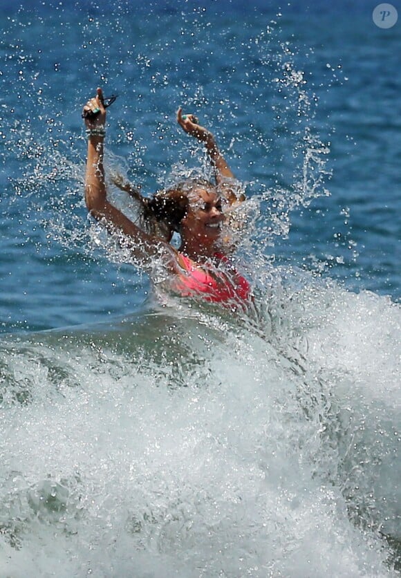 Paige Butcher s'éclate sur une plage de Maui. Hawaï, le 3 avril 2014.