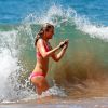 Paige Butcher profite d'un après-midi ensoleillé sur une plage de Maui, à Hawaï. Le 3 avril 2014.