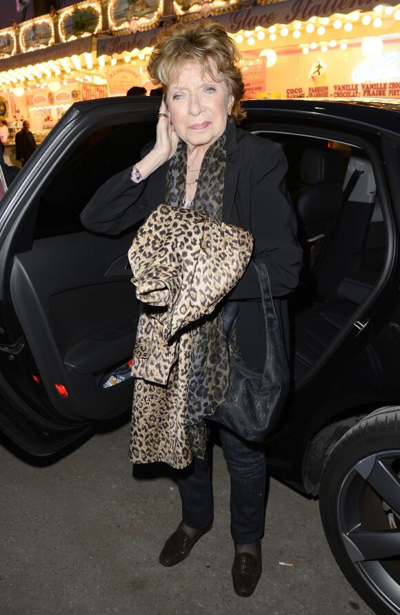 Marthe Mercadier, sur le point d'être expulsée de son appartement de Neuilly-sur-Seine pour loyers impayés, vient de recevoir une généreuse proposition des forains de la Foire du Trône qui lui mettent à disposition une caravane au coeur du bois de Vincennes le 4 avril 2014.