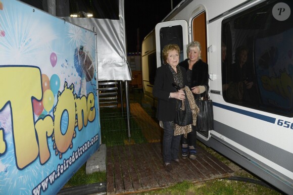 Marthe Mercadier, sur le point d'être expulsée de son appartement de Neuilly-sur-Seine pour loyers impayés, vient de recevoir une généreuse proposition des forains de la Foire du Trône qui lui mettent à disposition une caravane au coeur du bois de Vincennes le 4 avril 2014.