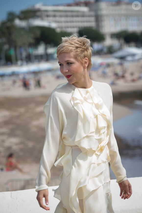 Maggie Gyllenhaal en Chloe lors du photocall pour la série The Honourable Woman au Miptv à Cannes le 7 avril 2014.