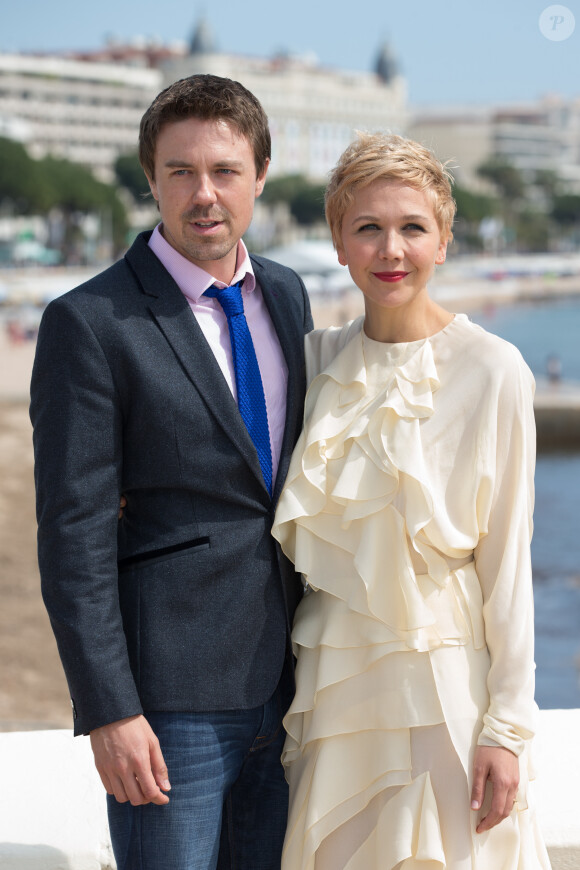 Maggie Gyllenhaal et Andrew Buchan lors du photocall pour The Honourable Woman au MIPTV à Cannes le 7 avril 2014.