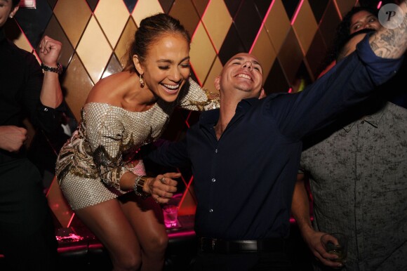 Jennifer Lopez et Pitbull à Miami, le 18 juillet 2013.