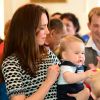 Le prince George de Cambridge, âgé de 8 mois, honorait son tout premier engagement officiel avec ses parents le prince William et Kate Middleton le 9 avril 2014 en Nouvelle-Zélande, lors d'un événement avec dix autres bébés organisé par l'association Plunket à la Maison du gouvernement à Wellington.