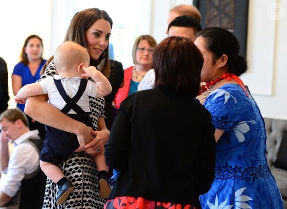 Le prince George de Cambridge, âgé de 8 mois, honorait son tout premier engagement officiel avec ses parents le prince William et Kate Middleton le 9 avril 2014 en Nouvelle-Zélande, lors d'un événement avec dix autres bébés organisé par l'association Plunket à la Maison du gouvernement à Wellington.