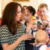 Le prince George de Cambridge, âgé de 8 mois, honorait son tout premier engagement officiel avec ses parents le prince William et Kate Middleton le 9 avril 2014 en Nouvelle-Zélande, lors d'un événement avec dix autres bébés organisé par l'association Plunket à la Maison du gouvernement à Wellington.