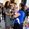 Le prince George de Cambridge, âgé de 8 mois, honorait son tout premier engagement officiel avec ses parents le prince William et Kate Middleton le 9 avril 2014 en Nouvelle-Zélande, lors d'un événement avec dix autres bébés organisé par l'association Plunket à la Maison du gouvernement à Wellington.