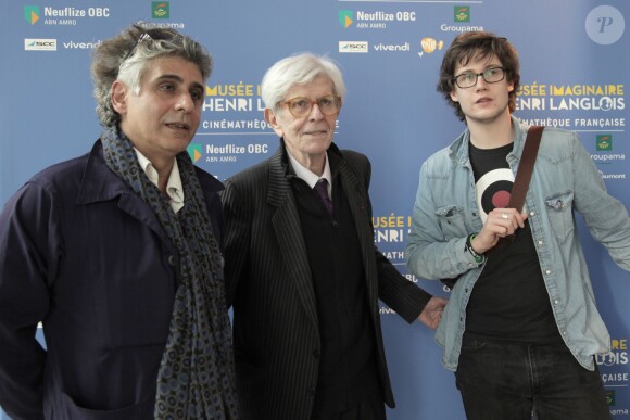 Darius Khondji et Henri Chapier lors du vernissage de l'exposition "Le musée imaginaire d'Henri Langlois" à la Cinémathèque française à Paris le 7 avril 2014
