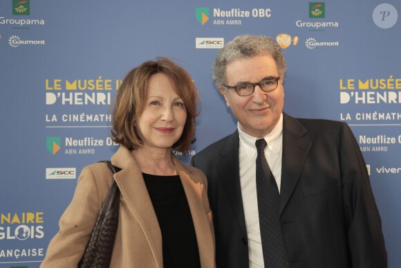 Nathalie Baye et Serge Toubiana lors du vernissage de l'exposition "Le musée imaginaire d'Henri Langlois" à la Cinémathèque française à Paris le 7 avril 2014