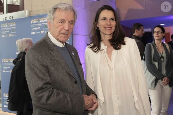Constantin Costa-9Gavras et la ministre de la culture Aurélie Filippetti lors du vernissage de l'exposition "Le musée imaginaire d'Henri Langlois" à la Cinémathèque française à Paris le 7 avril 2014