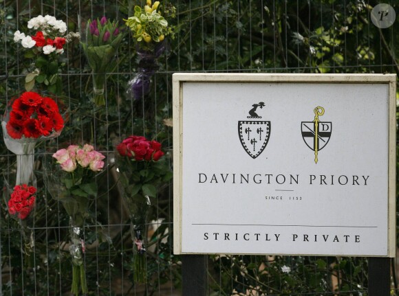 Des fleurs ont été déposées devant la maison familiale de la famille Geldof à Faversham, suite au décès de Peaches Geldof, le 7 avril 2014.