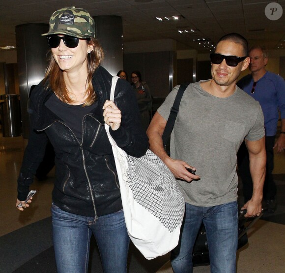 Stacy Keibler et Jared Pobre arrivant à l'aéroport de Los Angeles le 7 décembre 2013