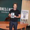 Rob Lowe fait la promotion de son livre "Love Life" à Barnes & Noble à New York, le 9 avril 2014.