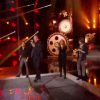 Tifayne, Maximilien et Flo chantent avec leur coach Garou dans The Voice 3 sur TF1 le samedi 12 avril 2014