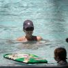 Minnie Driver en vacances à Miami le 10 avril 2014, à la piscine de son hôtel.