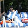 Minnie Driver en vacances à Miami le 10 avril 2014, à la piscine de son hôtel.