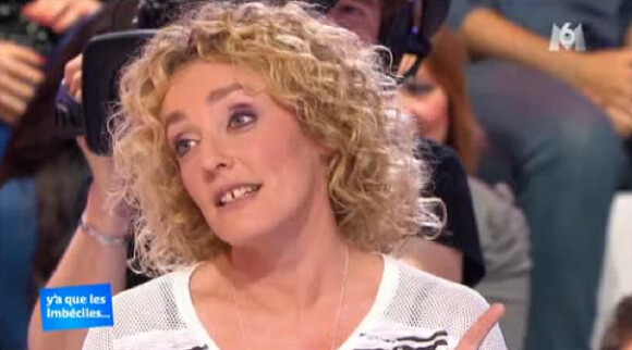 Juliette Arnaud dans l'émission Y'a que les imbéciles qui ne changent pas d'avis, sur M6, le samedi 12 avril 2014.