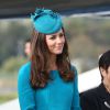 Kate Middleton, en Emilia Wickstead, et le prince William étaient en visite à Dunedin, sur l'Ile du Sud en Nouvelle-Zélande, dans la première partie du dimanche 13 avril 2014, au septième jour de leur tournée.