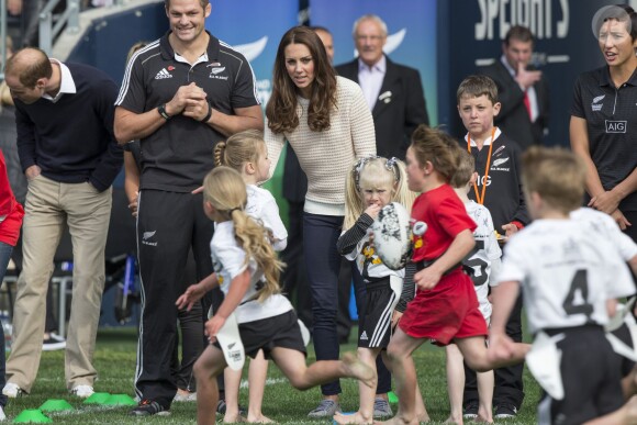 Le prince William et Catherine Kate Middleton, la duchesse de Cambridge lors d'un tournoi de rugby au stade Foryth Barr à Dunedin lors de leur visite officielle en Nouvelle-Zélande, le 12 avril 2014.  13th April, 2014: Prince William and Catherine, Duchess of Cambridge attend Rippa Rugby event during their tour of Australia and New Zealand.13/04/2014 - Dunedin