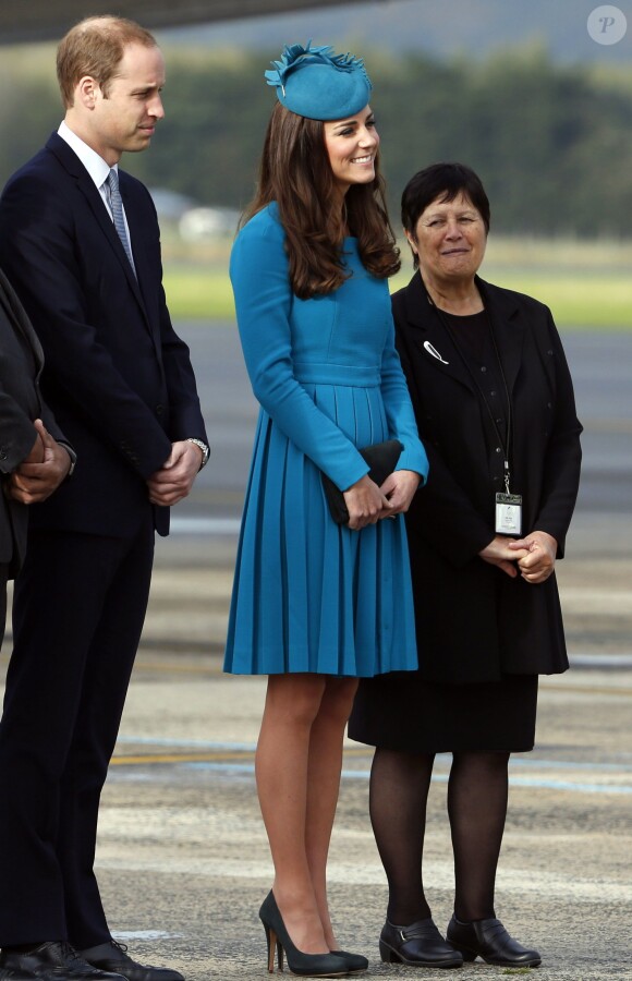 Catherine (C), the Duchess of Cambridge, stands with her husband, Britain's Prince William (L) and a local official after arriving in Dunedin April 13, 2014. The Prince and his wife are undertaking a 19-day official visit to New Zealand and Australia with their son George. April 13, 2014. Photo by Phil Noble/WPA Rota/ABACAPRESS.COM13/04/2014 - Dunedin