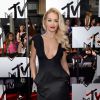 Rita Ora assiste aux MTV Movie Awards 2014 au Nokia Theatre L.A. Live, habillée d'une robe noire décolettée Barbara Casasola. Los Angeles, le 13 avril 2014.