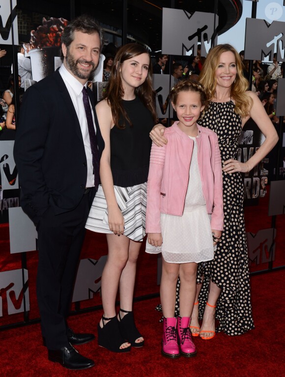 Judd Apatow, Leslie Mann et leurs deux filles Maud et Iris, assistent aux MTV Movie Awards 2014 au Nokia Theatre L.A. Live. Los Angeles, le 13 avril 2014.