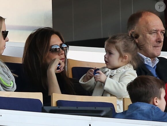 Victoria Beckham est venue soutenir son mari David, accompagnée de ses fils Brooklyn, Romeo et Cruz, de sa fille Harper et de ses beaux-parents David Edward Alan et Sndra Georgina West, lors du match PSG-Nancy au Parc des Princes à Paris. Le 9 mars 2013