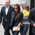  David Beckham et sa femme Victoria, ainsi que leur fille Harper font du shopping dans Paris. Le 3 mai 2013 
