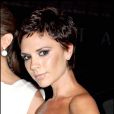  Victoria Beckham, modeuse affirm&eacute;e, assiste au d&eacute;fil&eacute; de son ami Marc Jacobs, pour qui elle a pos&eacute;, en 2009 