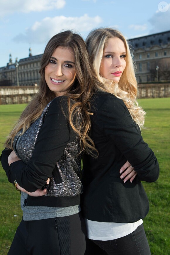 Exclusif - Martika et Louise se baladent dans un jardin public à Paris, le 11 mars 2014.