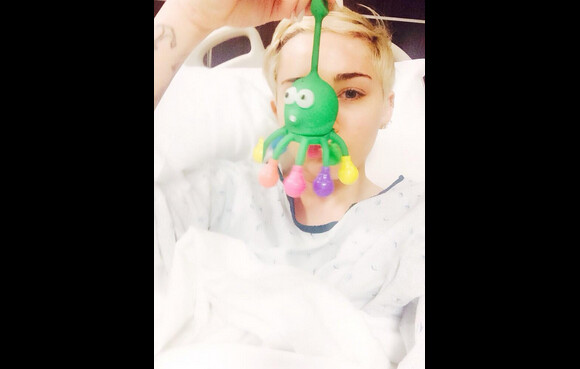 Miley Cyrus a été admise à l'hôpital pour une "réaction allergique aux antibiotiques", le 16 avril 2014.