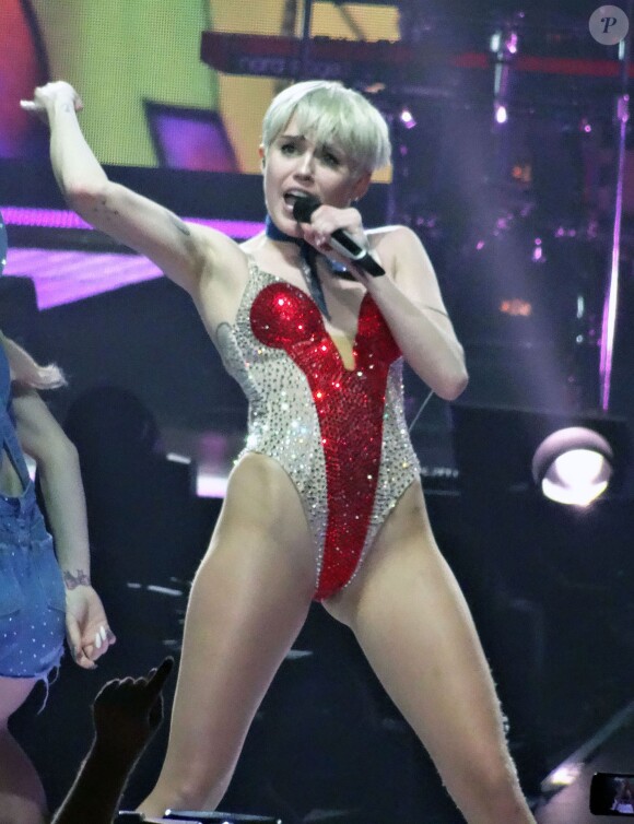 Miley Cyrus en concert dans le cadre de son Bangerz Tour à Las Vegas, le 1er mars 2014.
