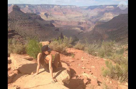 Victoria Beckham en pleine randonnée au coeur du grand canyon, le 17 avril 2014.