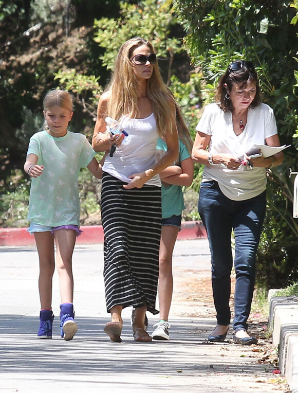 Denise Richards et ses filles Sam et Lola à Beverly Hills, le 16 avril 2014.