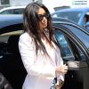 Kim Kardashian, ravissante shoppeuse à Los Angeles, le 21 avril 2014.