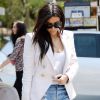A quelques semaines de son mariage à Paris, Kim Kardashian s'adonne à son activité préfée : le shopping ! Los Angeles, le 21 avril 2014.