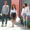 Scott Disick, Kourtney et Kim Kardashian font quelques achats à Los Angeles. Le 21 avril 2014.
