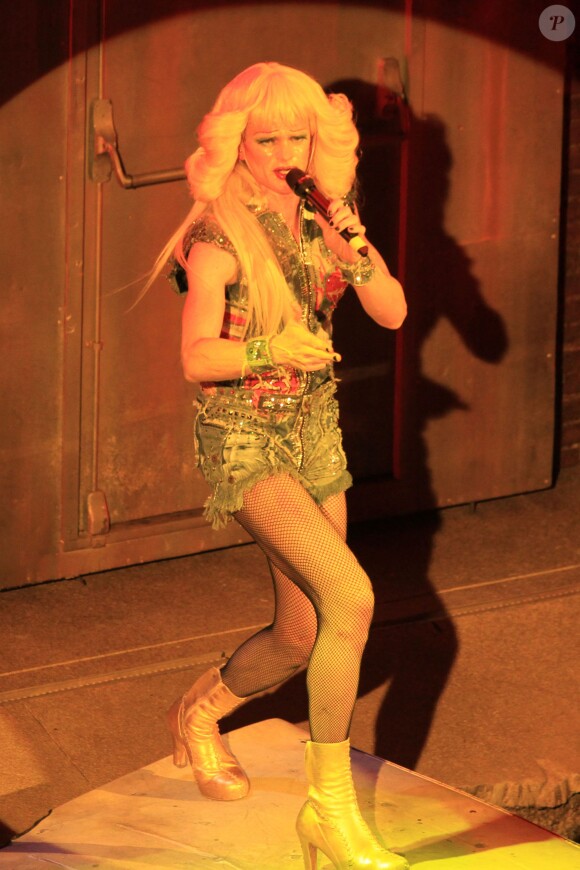 Le comédien Neil Patrick Harris dans la comédie musicale Hedwig and the Angry inch au Belasco Theater de New York, le 31 mars 2014.