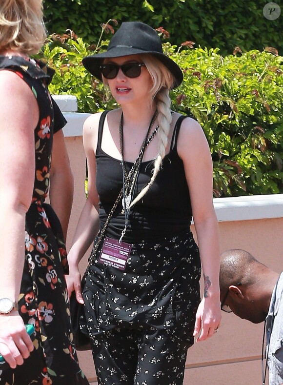 Exclusif - Ashlee Simpson en famille à Universal City, le 21 avril 2014. 