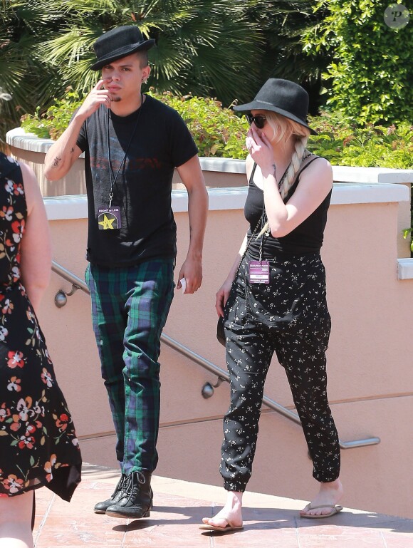 Exclusif - Ashlee Simpson se rend au "Universal Studio Theme Park" avec son fiancé Evan Ross et son fils Bronx à Universal City, le 21 avril 2014.
