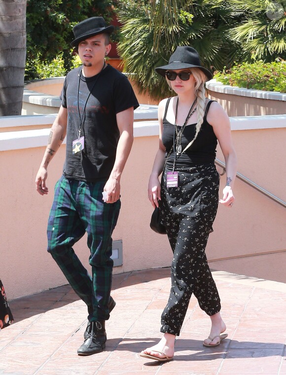 Exclusif - Ashlee Simpson se rend au "Universal Studio Theme Park" avec son fiancé Evan Ross et son fils Bronx à Universal City, le 21 avril 2014.