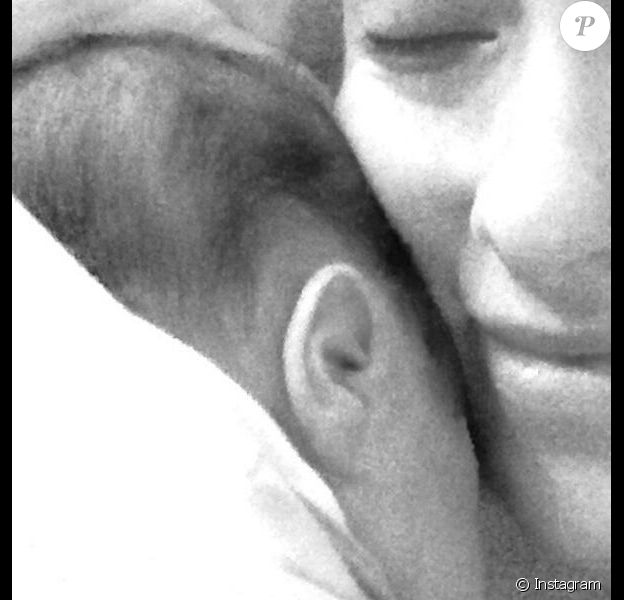 Olivia Wilde maman, avec son fils Otis Alexander Sudeikis, né le 20 avril 2014.
