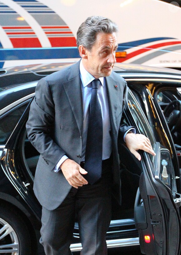 Carla Bruni a été accompagnée à son concert new-yorkais, donné sur la scène de The Town Hall, par son mari Nicolas Sarkozy et le fils de celui-ci, Louis Sarkozy, le 24 avril 2014.
 