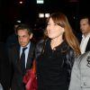 Carla Bruni a été accompagnée à son concert new-yorkais, donné sur la scène de The Town Hall, par son mari Nicolas Sarkozy et le fils de celui-ci, Louis Sarkozy, le 24 avril 2014.