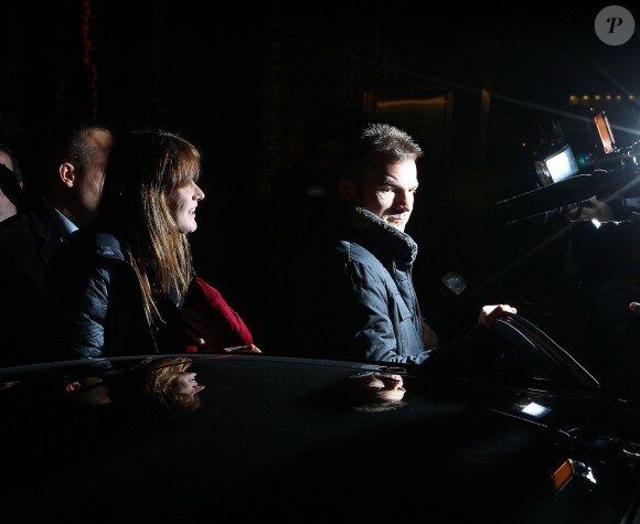 Carla Bruni a été accompagnée à son concert new-yorkais, donné sur la scène de The Town Hall, par son mari Nicolas Sarkozy et le fils de celui-ci, Louis Sarkozy, le 24 avril 2014.
 