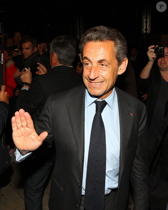 Carla Bruni a été accompagnée à son concert new-yorkais, donné sur la scène de The Town Hall, par son mari Nicolas Sarkozy et le fils de celui-ci, Louis Sarkozy, le 24 avril 2014.
 
