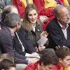 La princesse Letizia d'Espagne a assisté à Valladolid le 24 avril 2014 à la première journée des championnats scolaires de volley-ball.
