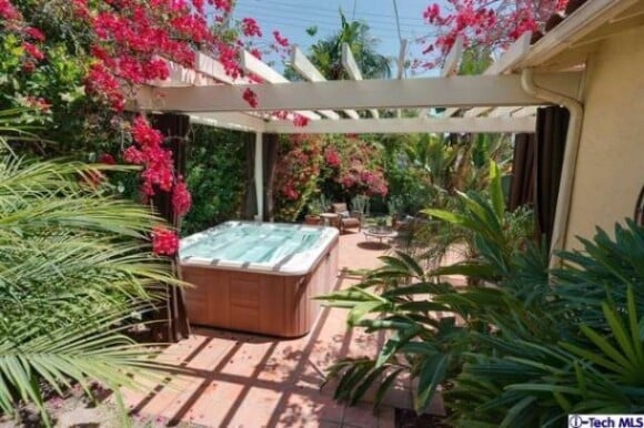 Joel Madden et Nicole Richie mettent en vente leur maison de Glendale, en Californie, pour 1 875 000 dollars.