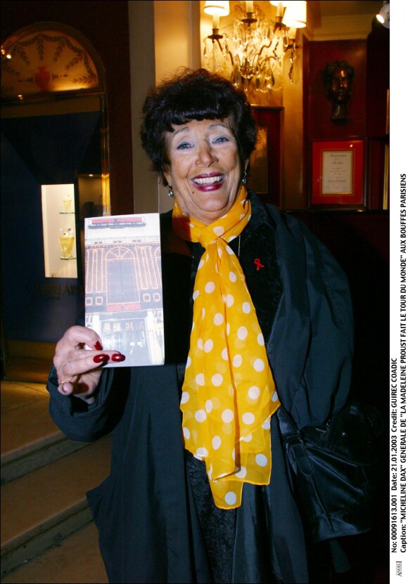 Micheline Dax lors de la générale de la pièce La Madeleine de Proust fait le tour du monde, aux Bouffes parisiens le 21 janvier 2003