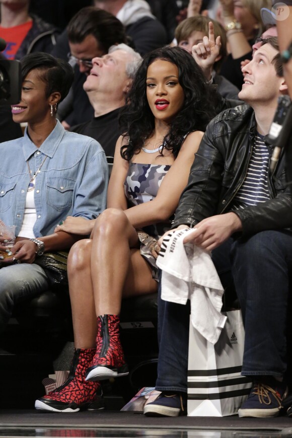 Rihanna lors du match de basket entre les Brooklyn Nets et les Toronto Raptors à Brooklyn, le 27 avril 2014.